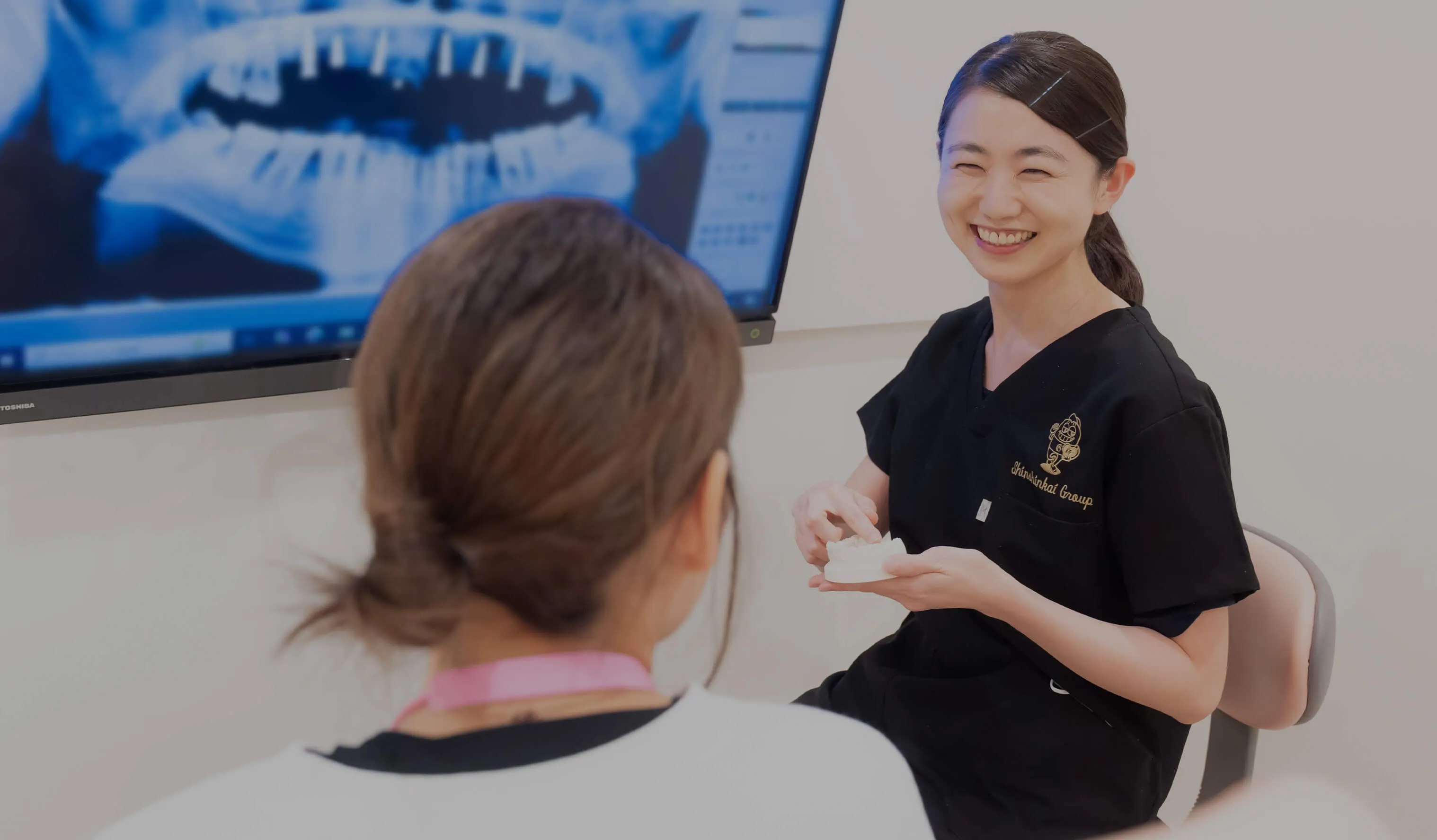 低価格で安心のインプラント Affordable and Reliable Implants.